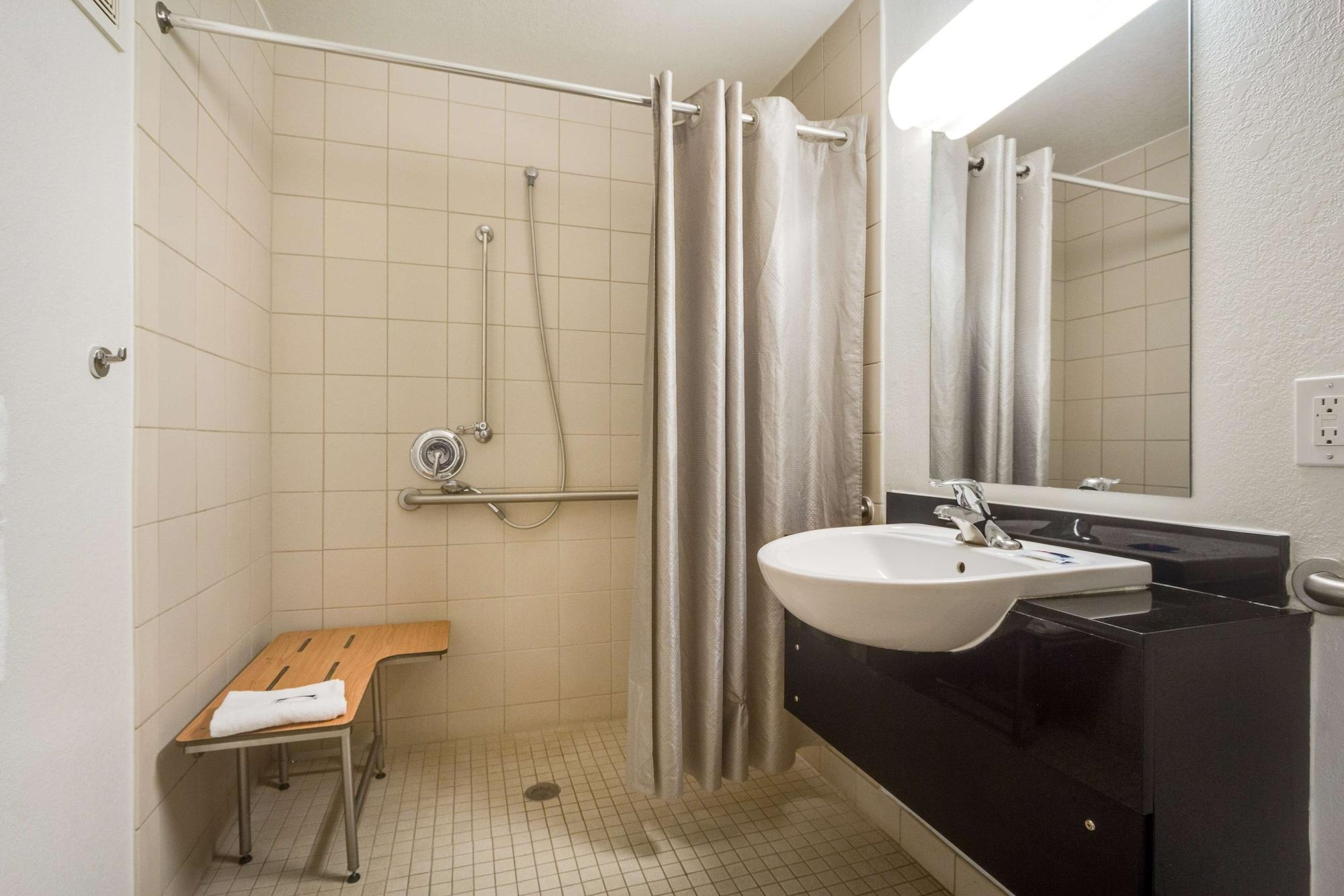Park Inn By Radisson, Lakewood Exterior photo