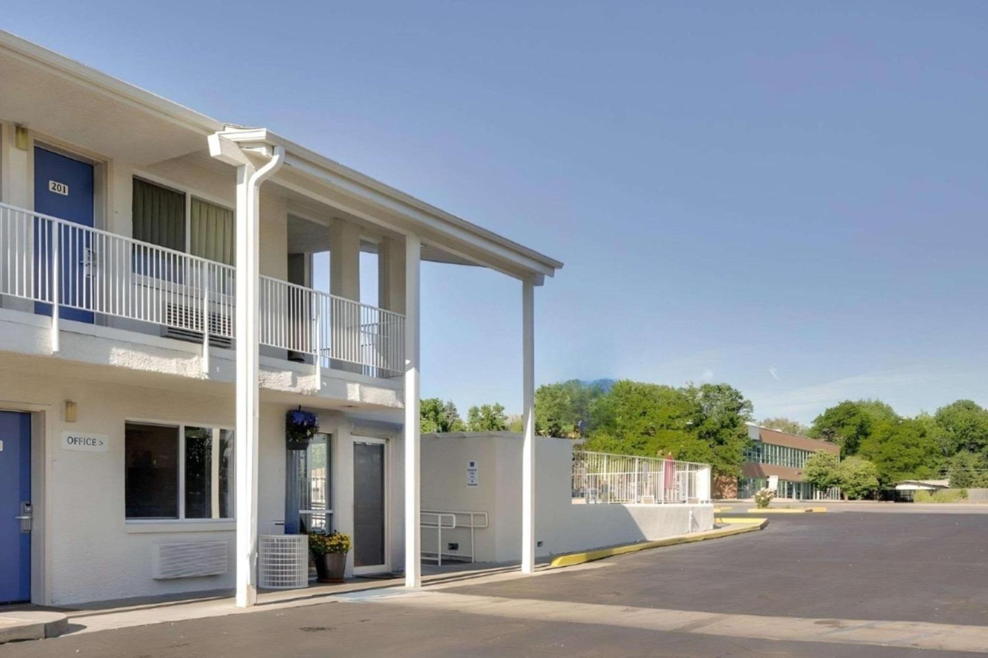 Park Inn By Radisson, Lakewood Exterior photo